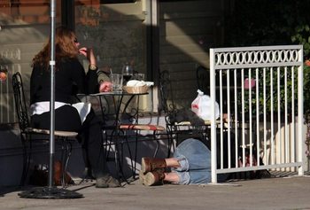 keanu-ground-homeless.jpg